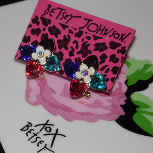 BETSEY JOHNSON LEVER BACK EARRINGS~